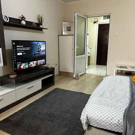 Reeas Apartament Timişoara Buitenkant foto